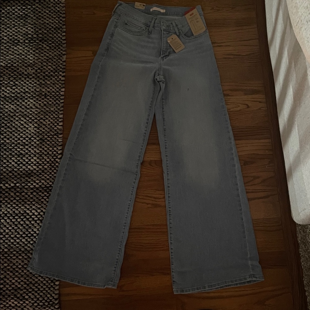 Levi Wide Leg 318 Shaping BRAND NEW Women's SIZE 27. Tall Glass of Water